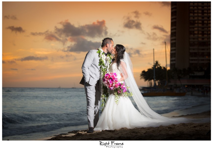 Wedding in WAIKIKI MOANA SURFRIDER HOTEL
