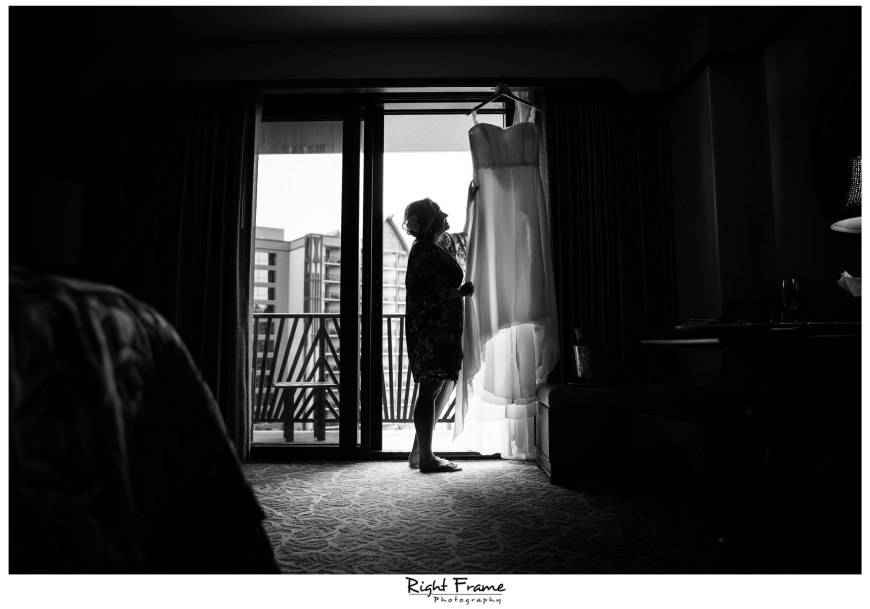 _Eloping in Hawaii Paradise Cove Aulani Disney