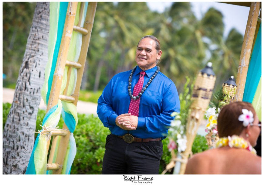 _Eloping in Hawaii Paradise Cove Aulani Disney