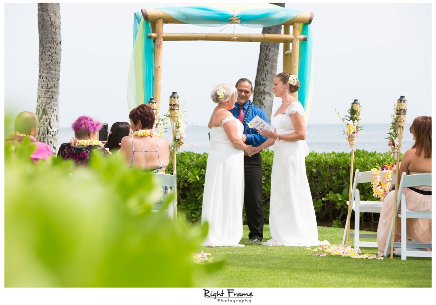 _Eloping in Hawaii Paradise Cove Aulani Disney