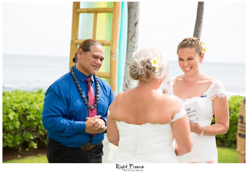 _Eloping in Hawaii Paradise Cove Aulani Disney