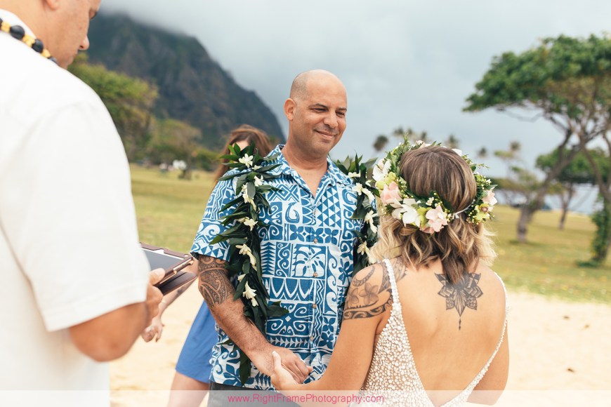 SIMPLE OAHU WEDDING PHOTOGRAPHY AT KUALOA BEACH PARK