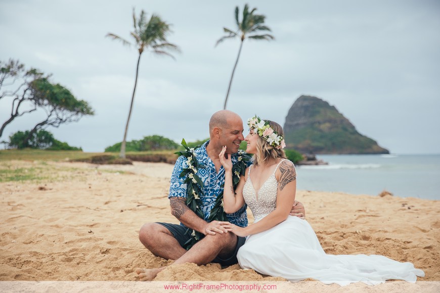 SIMPLE OAHU WEDDING PHOTOGRAPHY AT KUALOA BEACH PARK