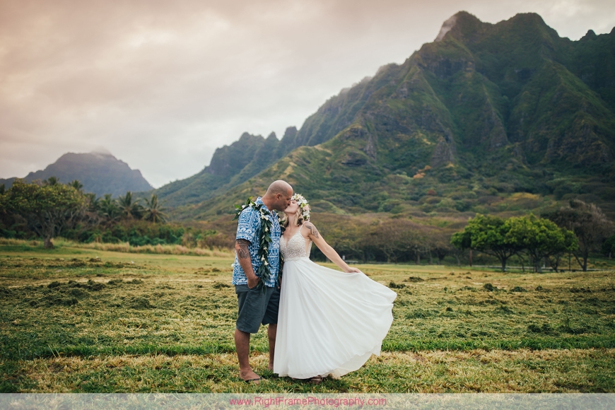 SIMPLE OAHU WEDDING PHOTOGRAPHY AT KUALOA BEACH PARK