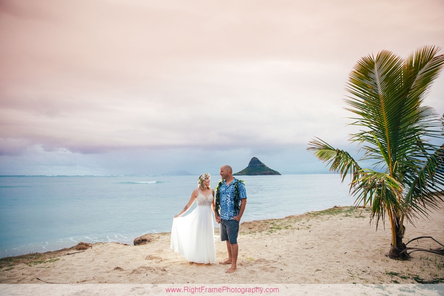 SIMPLE OAHU WEDDING PHOTOGRAPHY AT KUALOA BEACH PARK